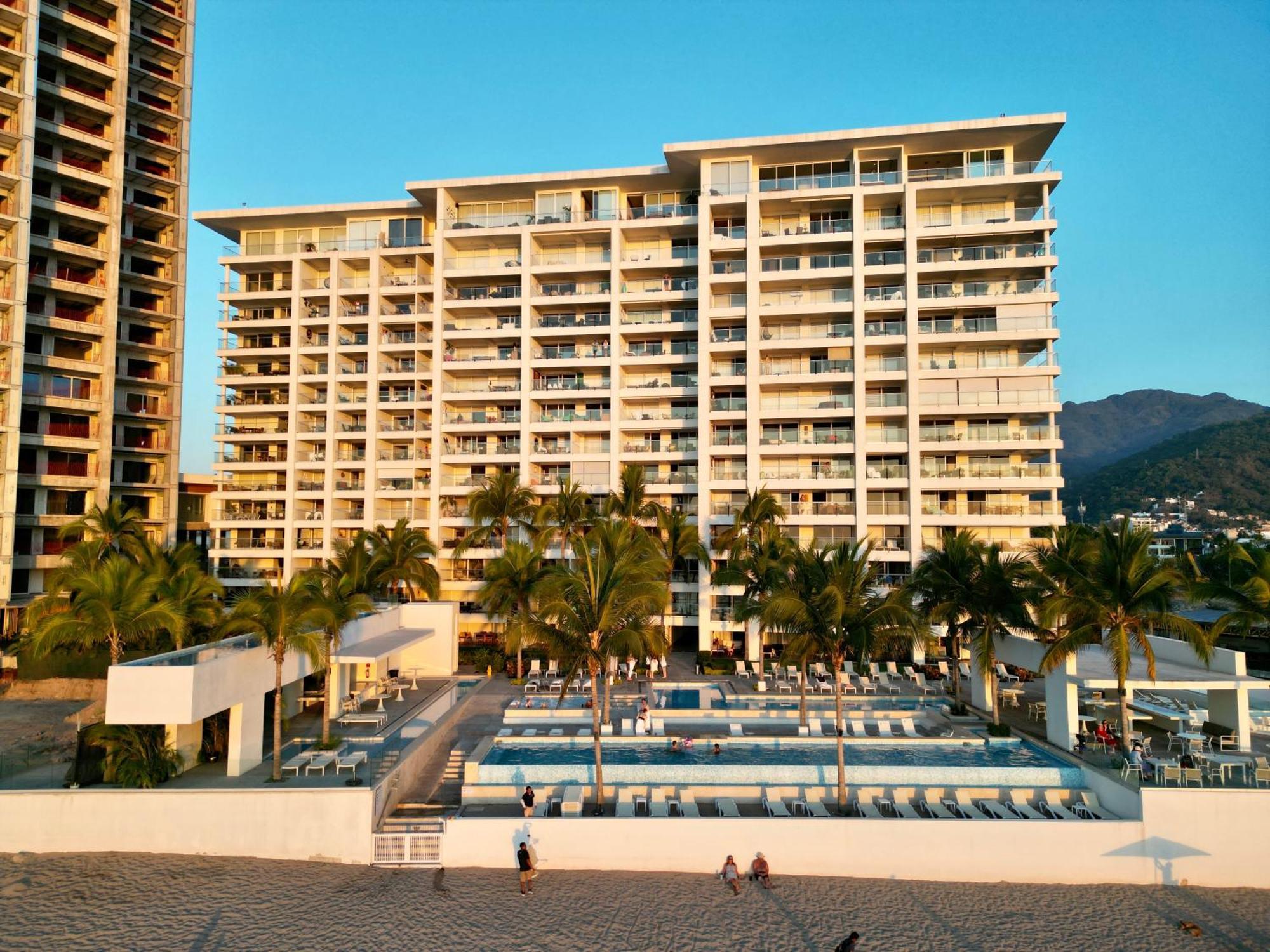 Harbor 13008A Artistic Beachfront Studio By Moikkarentals Пуэрто-Вальярта Экстерьер фото